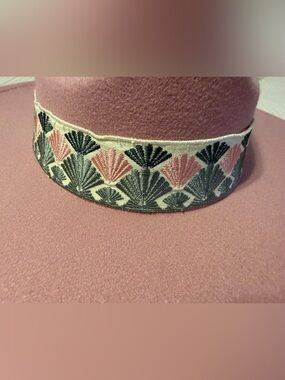 NWT Mauve Pink Wool Felt Fedora w/ Art Deco Fan Band